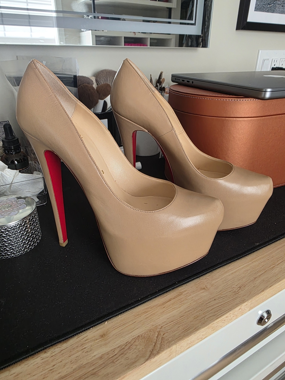 Christian Louboutin Daffodile Napa EU38
